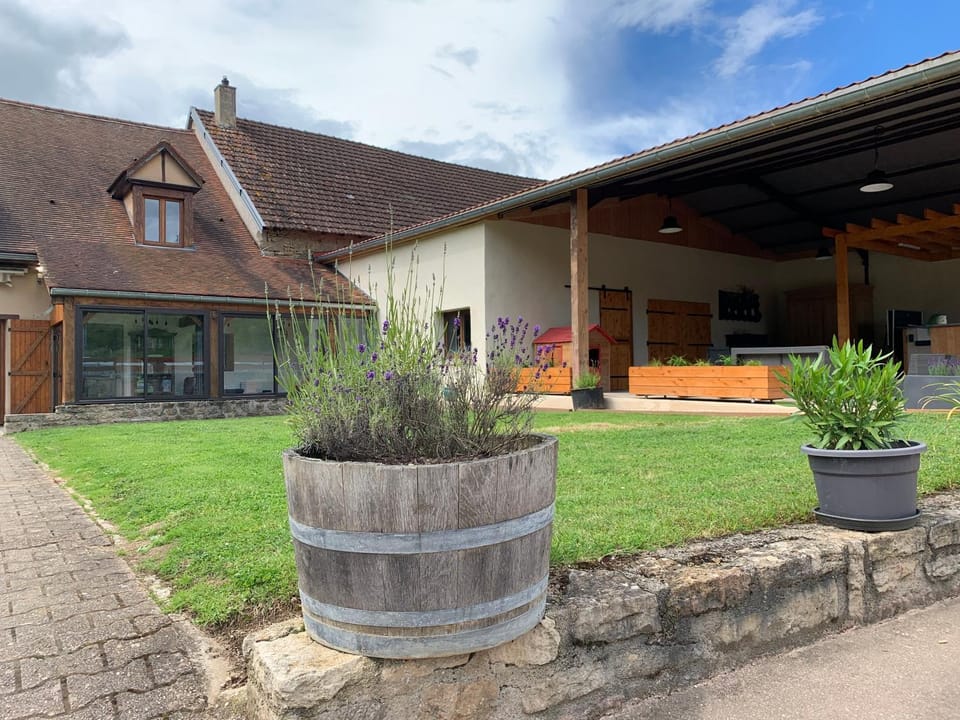 La Bétamotte: Maison entière avec piscine dans le parc du Morvan House in Bourgogne-Franche-Comté