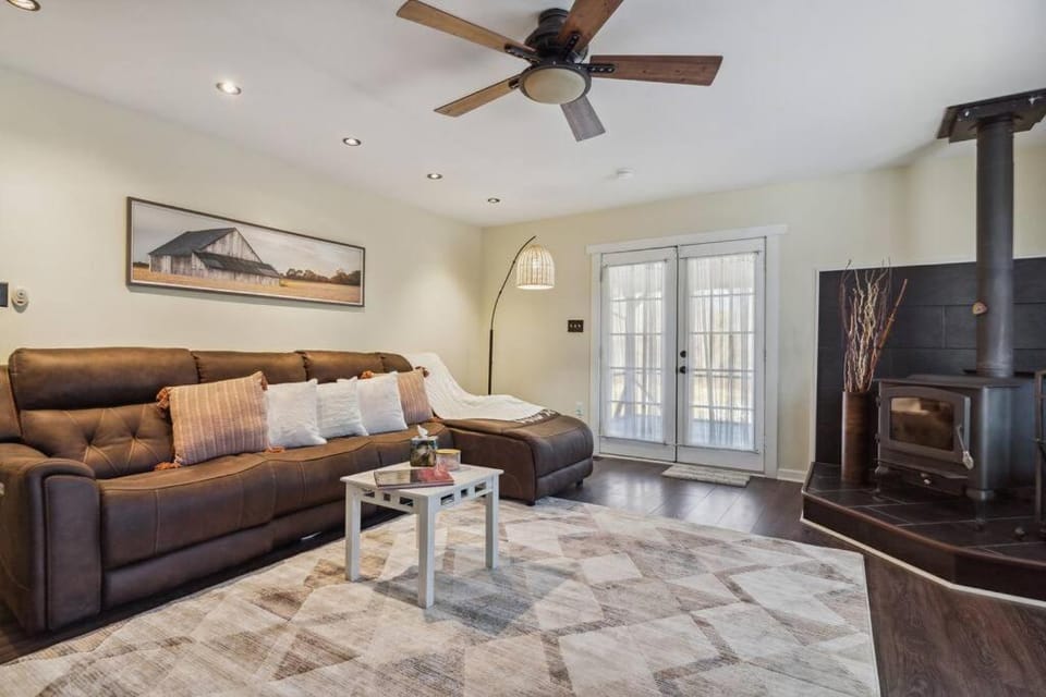 Valley Vista-Mins to SkylineDrive-Hot Tub-King, Queen Beds Villa in Shenandoah Valley