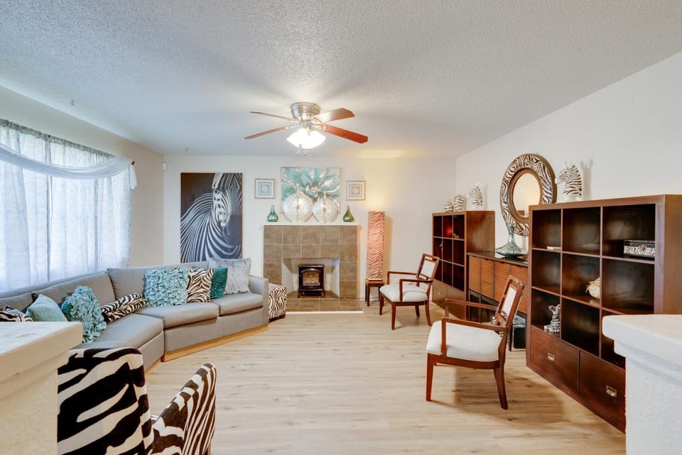 Near Airport & Dtwn: Breezy Fresno Home! House in Fresno
