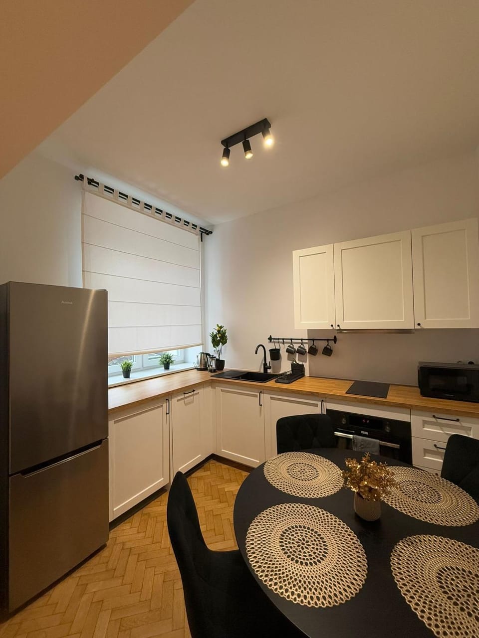 Kitchen or kitchenette, Dining area, dishwasher, oven, stove