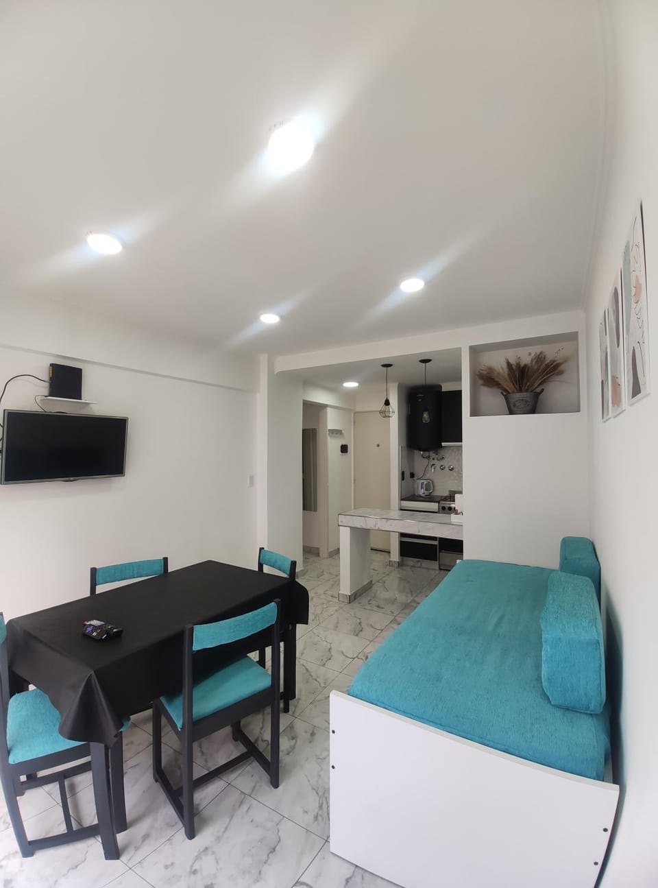 Bed, TV and multimedia, Photo of the whole room, Seating area, Dining area