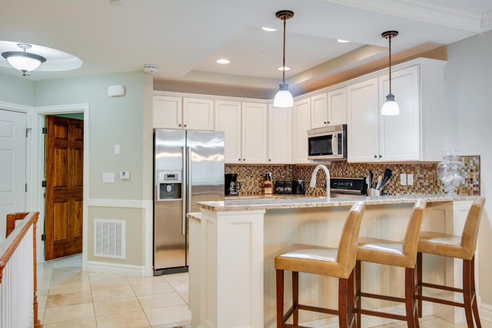 Kitchen or kitchenette, Dining area, dishwasher, minibar, pet friendly, stove, toaster