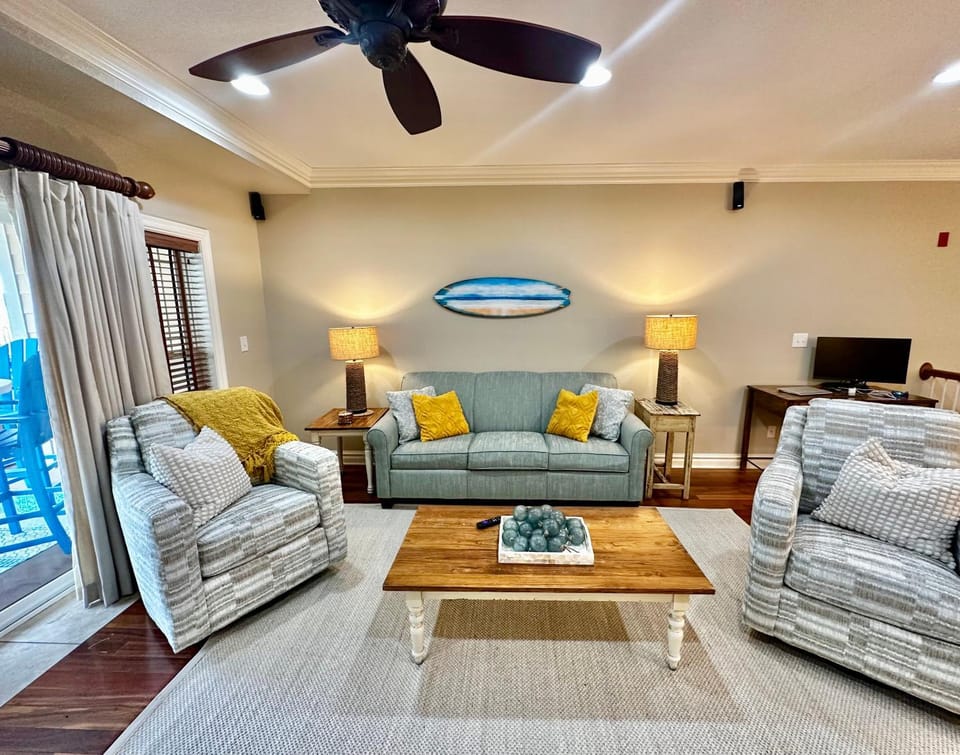 TV and multimedia, Living room, Seating area, fireplace