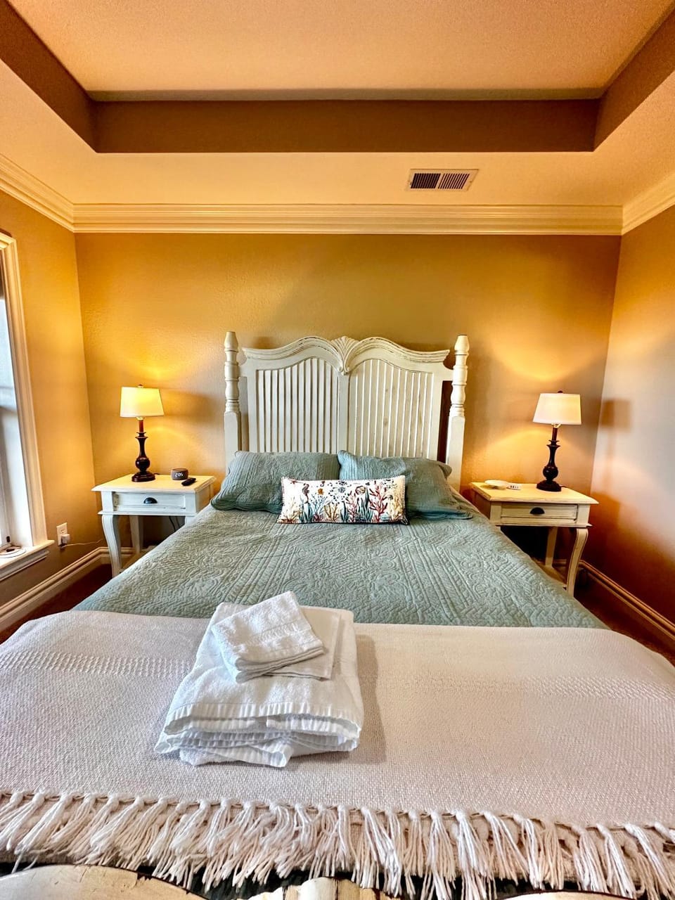 Bed, Bedroom, towels