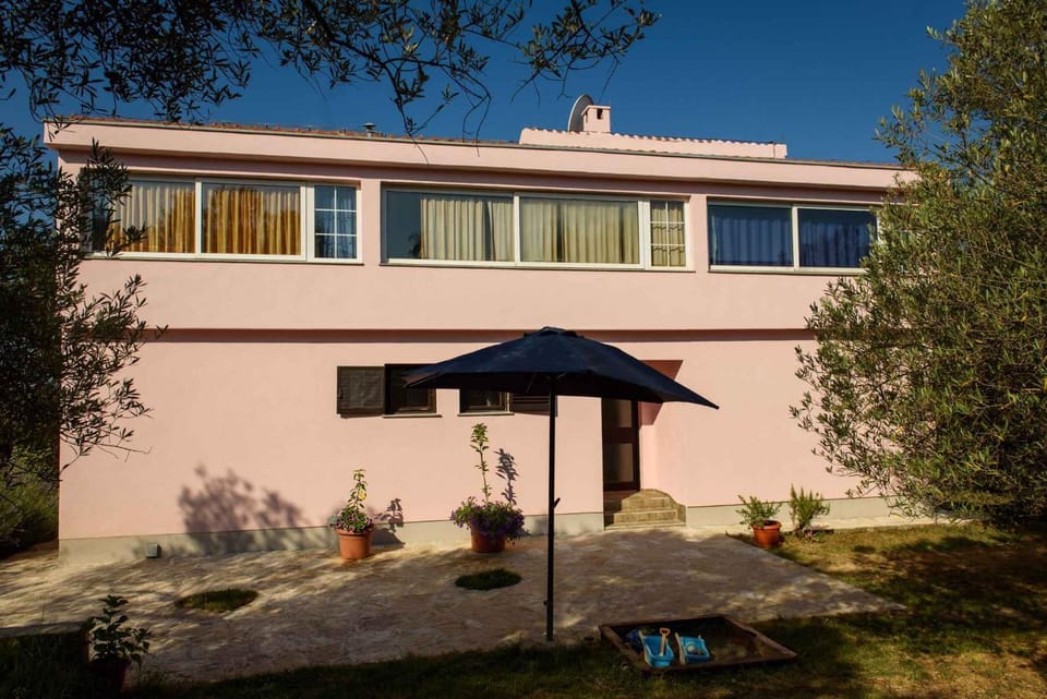 Property building, Summer, Garden