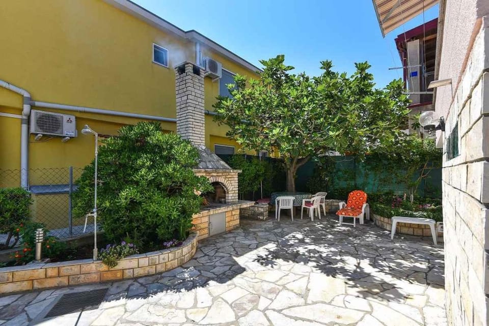 Property building, Summer, BBQ facilities, Garden