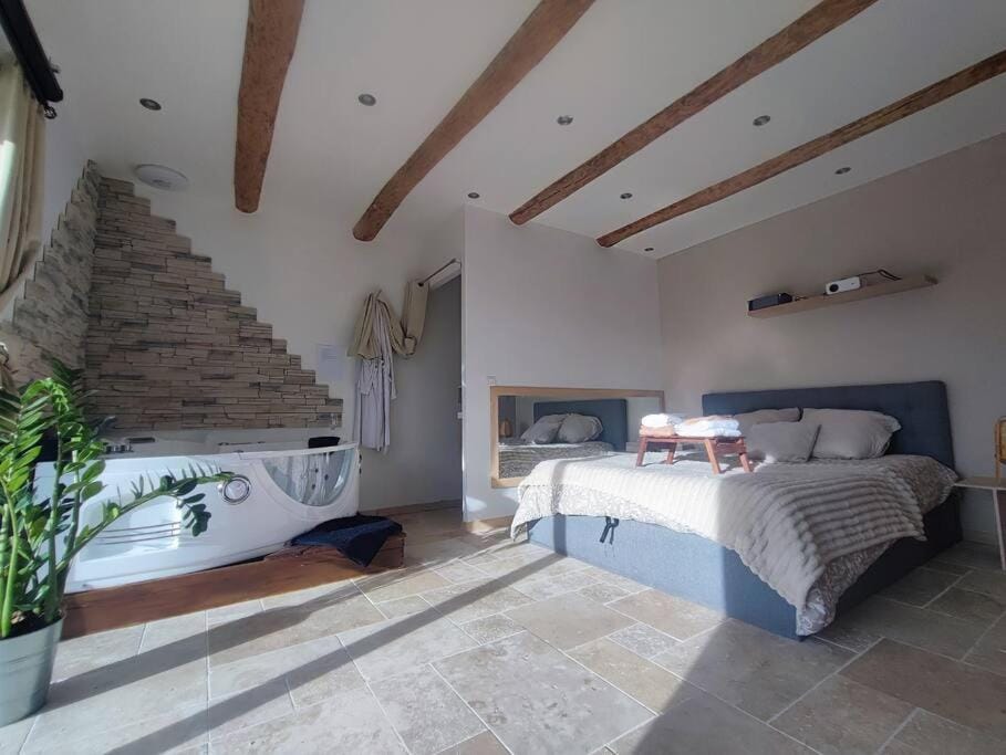 Studio de charme en pleine nature. House in Auvergne-Rhône-Alpes