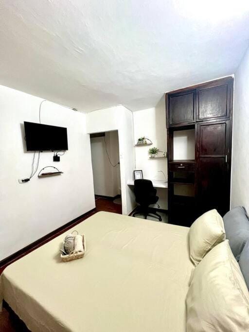 Bed, TV and multimedia, Seating area, Bedroom