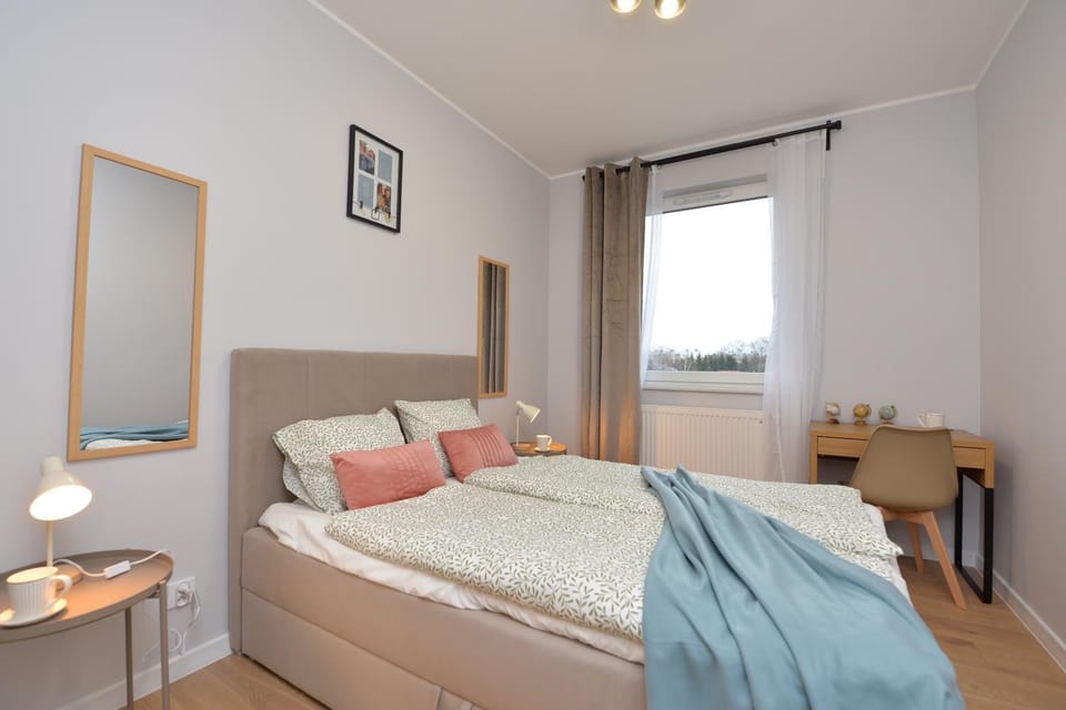 Bedroom, Quiet street view