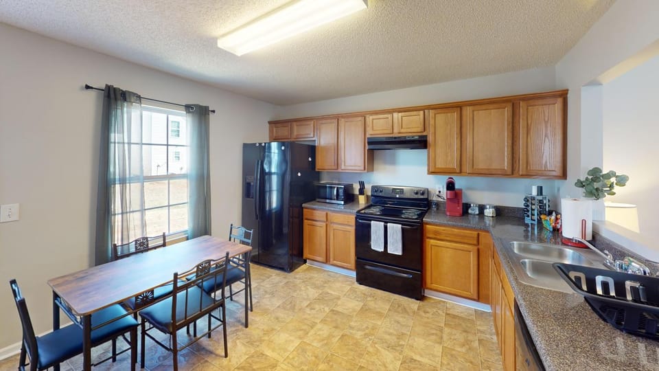 Budget-Friendly 4BR Near Downtown Cartersville House in Cartersville