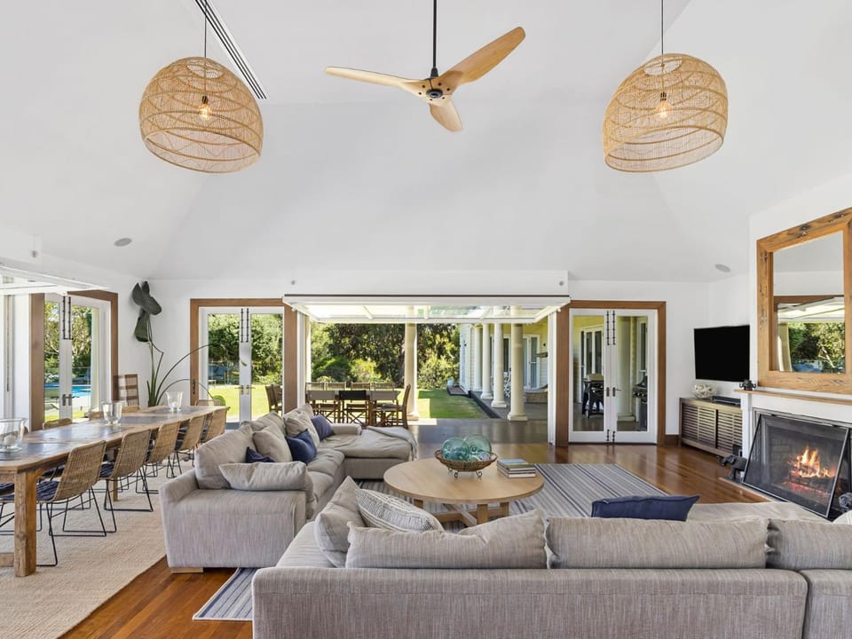 Communal lounge/ TV room