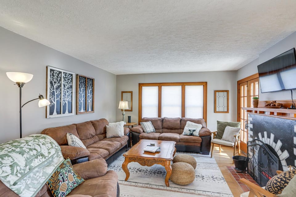 Cozy Tiffin House with Private Pool 1 Mi to Town! House in Ohio