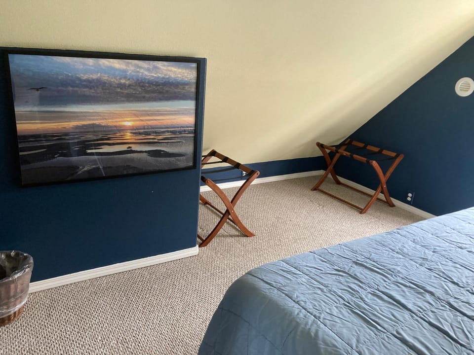 Sunset Balcony, King Bed, Firepit, Beach Access, Pet Friendly House in Ocean Park