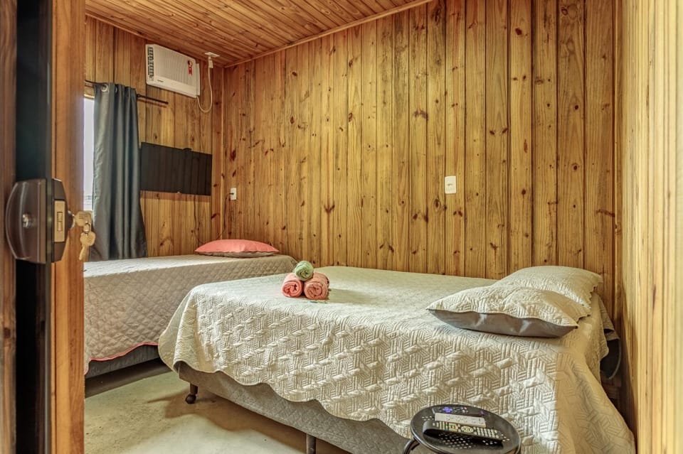 Bed, TV and multimedia, Photo of the whole room