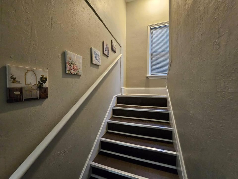 Elegant 4 Bed Room at Cleveland Clinic Area House in Cleveland Heights