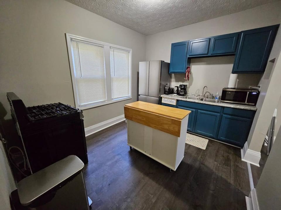 Elegant 4 Bed Room at Cleveland Clinic Area House in Cleveland Heights