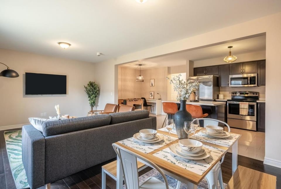6min To Niagara Falls - 4 Free Parking - Foosball House in Niagara Falls