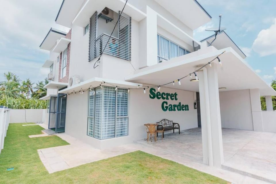 Garden, Garden view, Street view