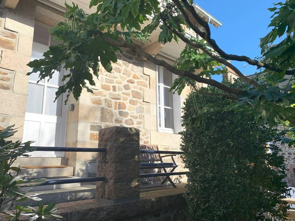 Maison de caractère avec WIFI et parking proche plage et commerces - FR-1-368-409 House in Perros-Guirec