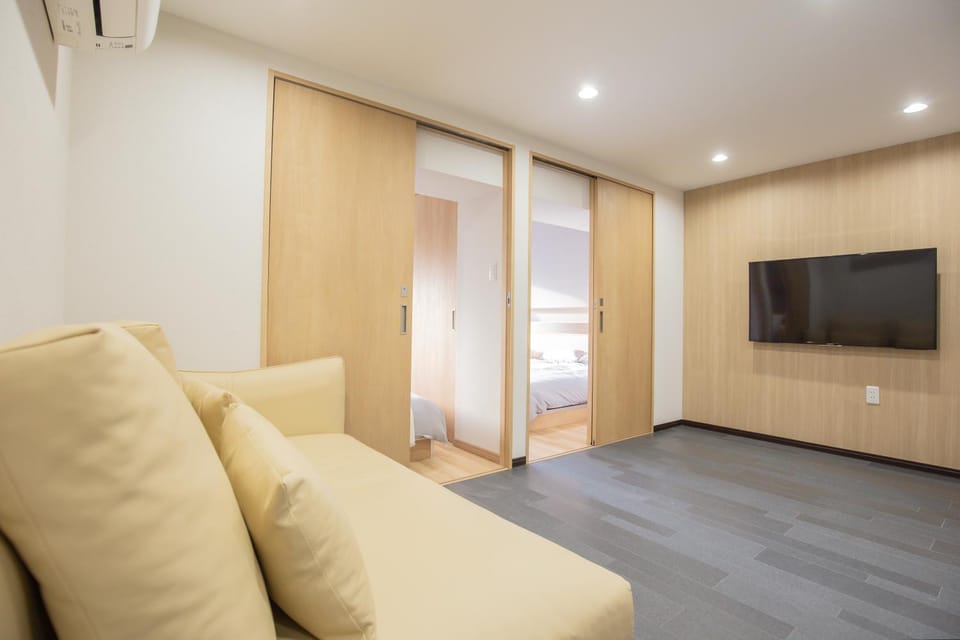1min walk to Higashi Shinjuku sta 8PPL Shinjuku Gyoen丶 National Garden丶 Kabukicho丶 Shinjuku Station丶 Golden Gai丶 Tokyo Metropolitan Government Building YYoQB Apartment in Shinjuku