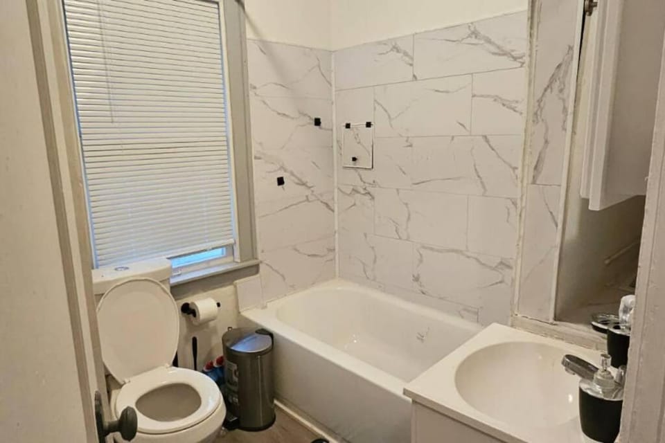 Lovely 3 Bed Room in Cleveland House in Cleveland Heights