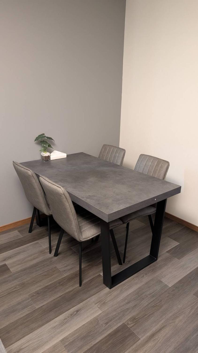 Photo of the whole room, Dining area
