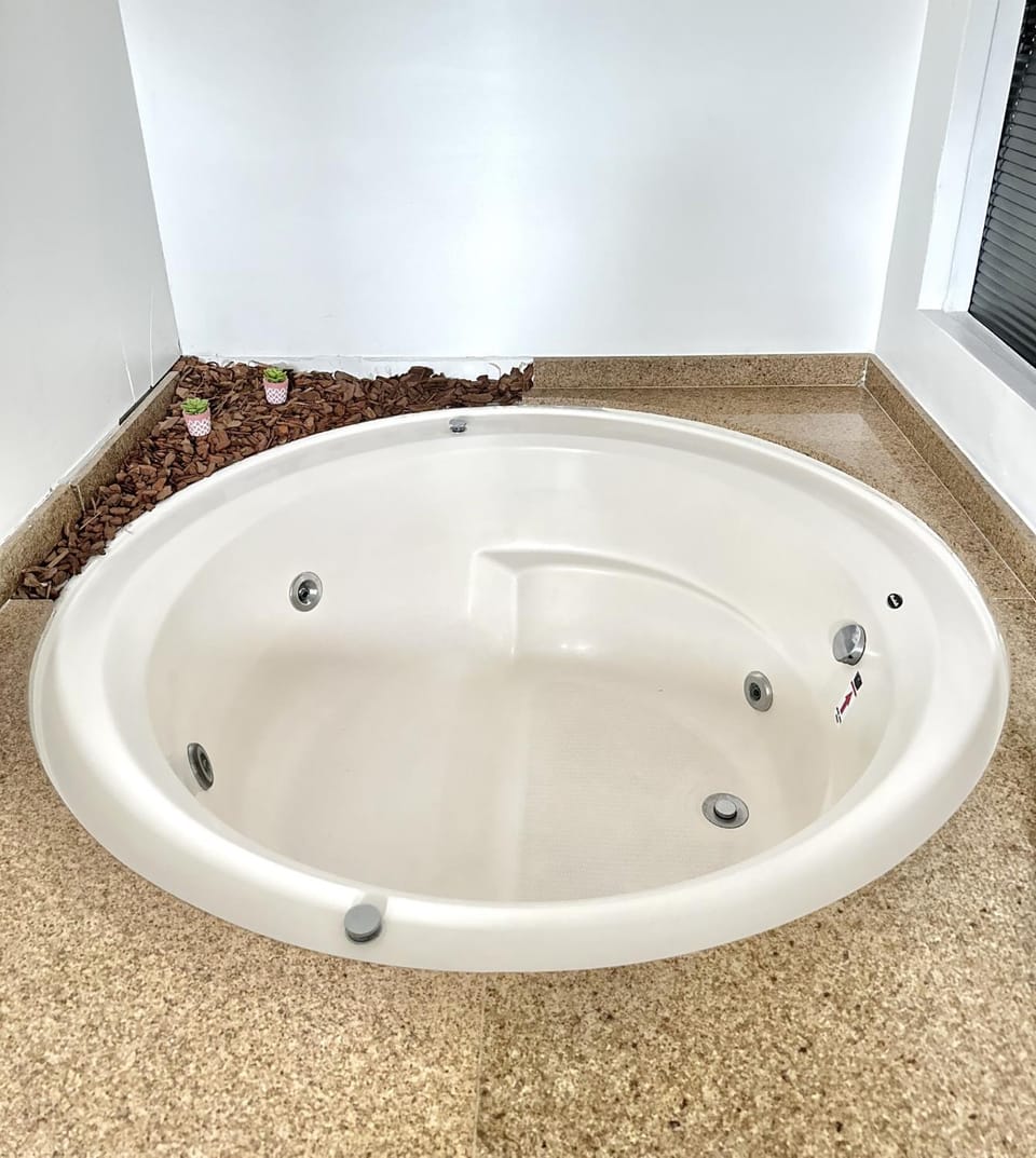 Hot Tub, Bath