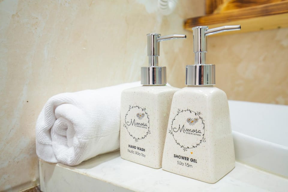 Bathroom, towels