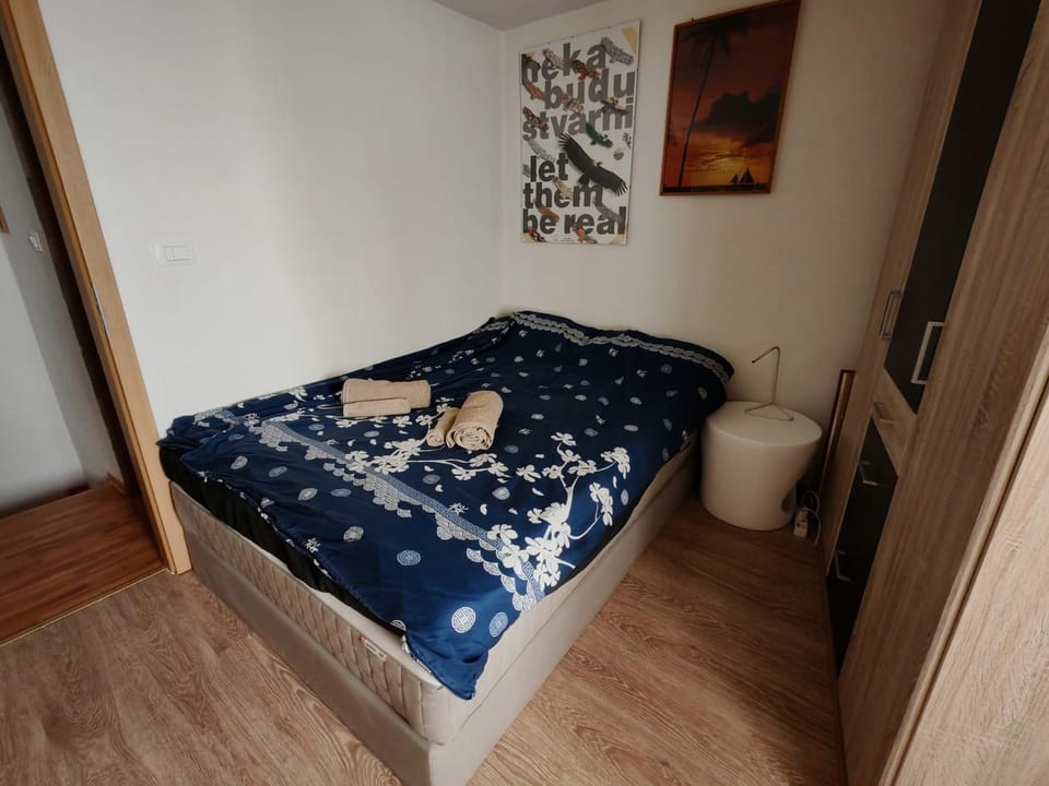 Lovely vacation house in old city Cres with parking Apartment in Cres