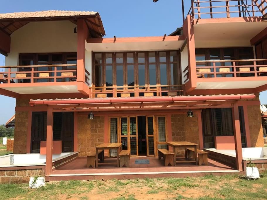 Property building, Patio, Balcony/Terrace