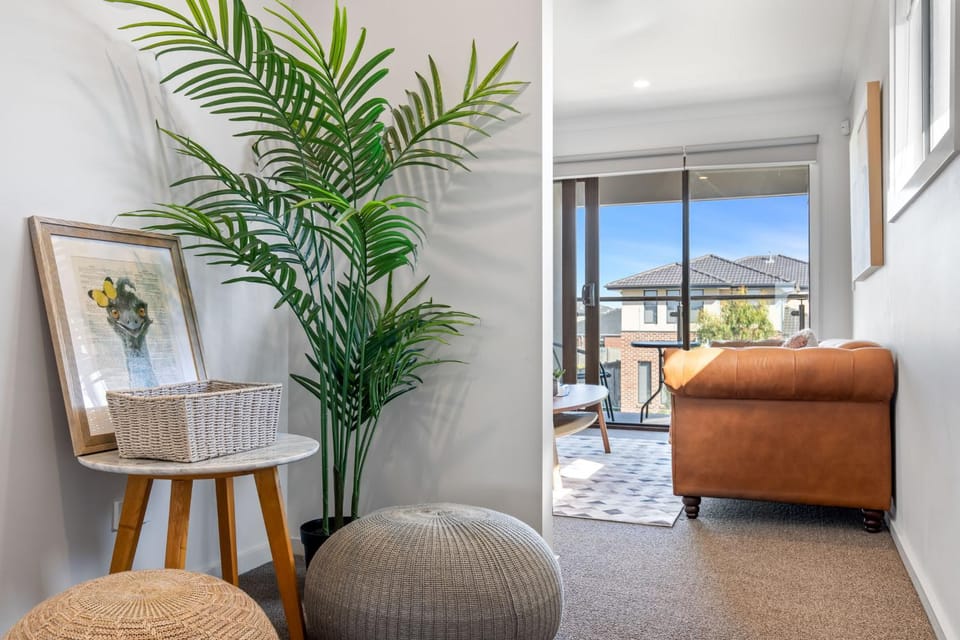 Point Cook Spacious and Comfy 4BR 3BA Haven C9 House in Melbourne