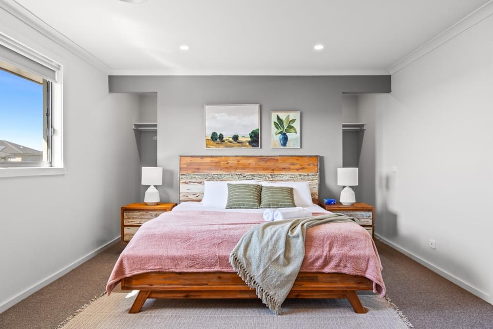 Point Cook Spacious and Comfy 4BR 3BA Haven C9 House in Melbourne