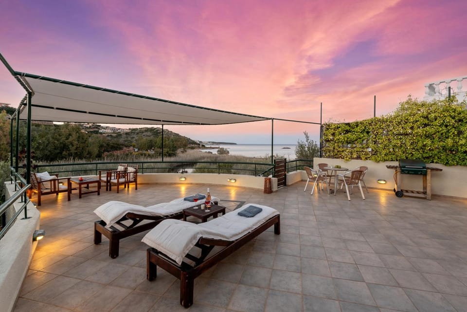 Patio, Natural landscape, View (from property/room), Balcony/Terrace, Seating area, Dining area, Mountain view