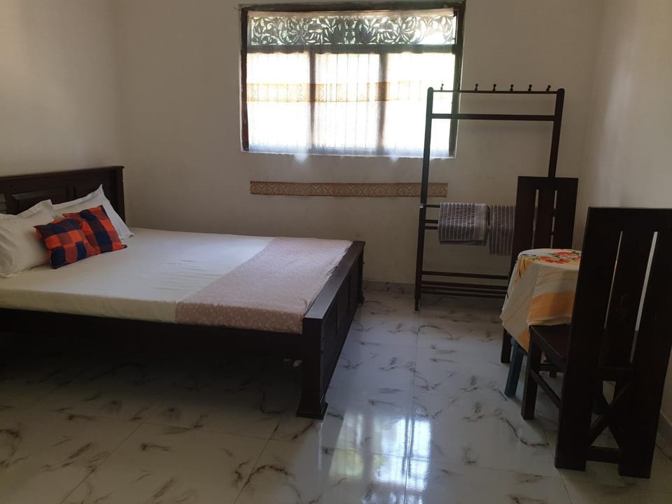Bed, Seating area