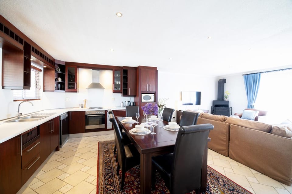 Dining area, kitchen