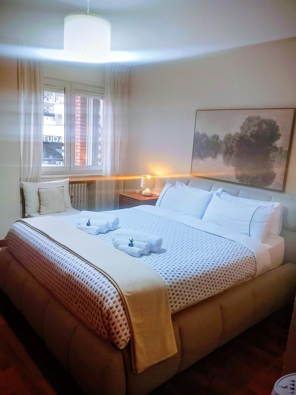 Bed, Bedroom, towels