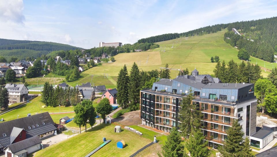 Property building, Spring, Day, Location