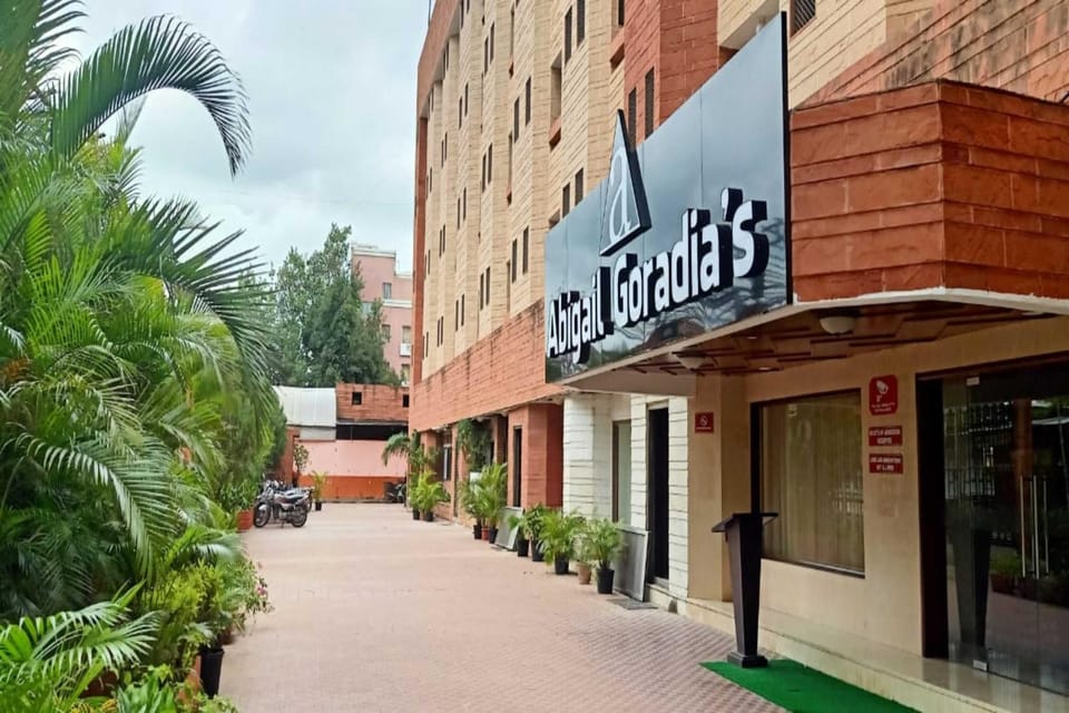 Facade/entrance