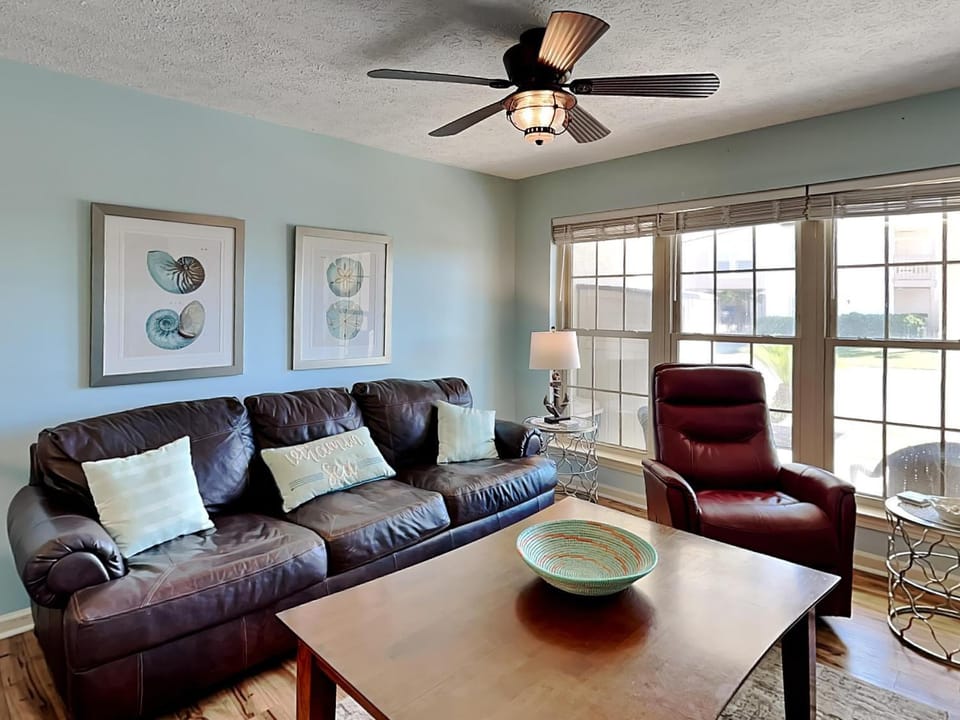 Living room, Seating area, furniture