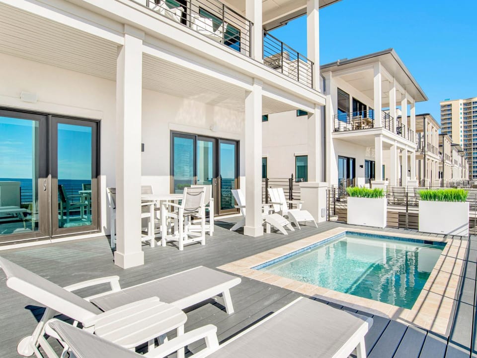 Property building, Patio, Balcony/Terrace, Seating area, Dining area, Sea view, Swimming pool