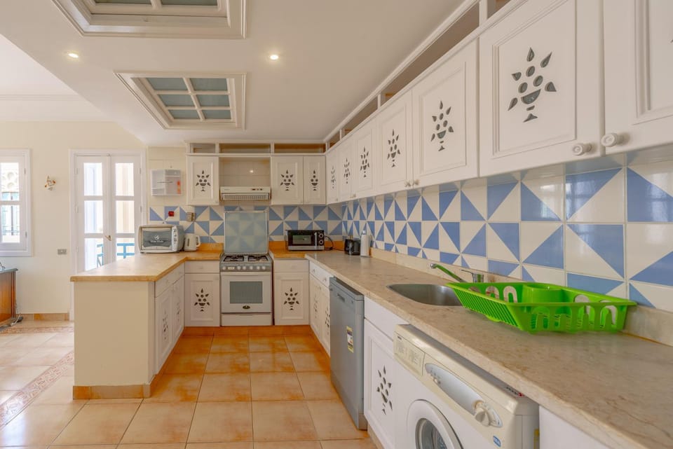 Kitchen or kitchenette, dishwasher, minibar, pet friendly, stove, toaster, washing machine