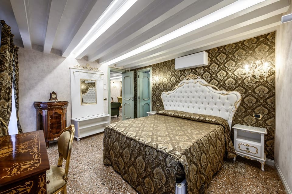 Bed, Photo of the whole room, Bedroom, air conditioner