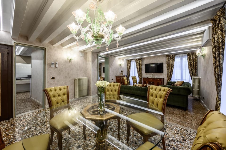 Living room, Dining area, Lunch