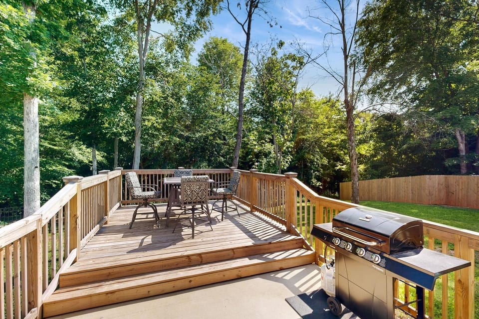 Gateway to Fort Campbell! Home w/ Furnished Deck House in Clarksville