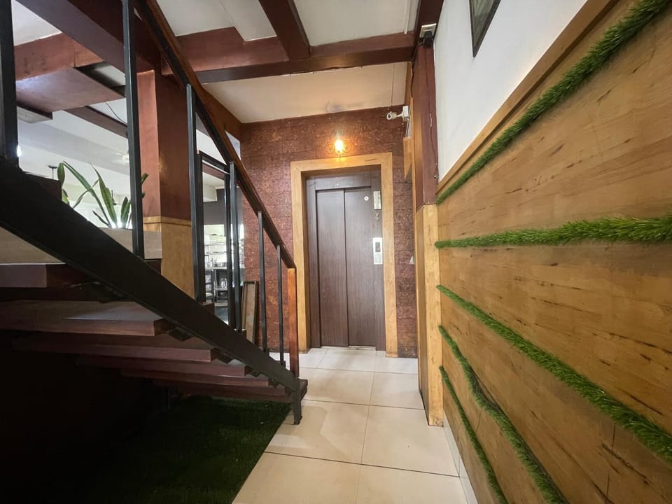 Lobby or reception, elevator