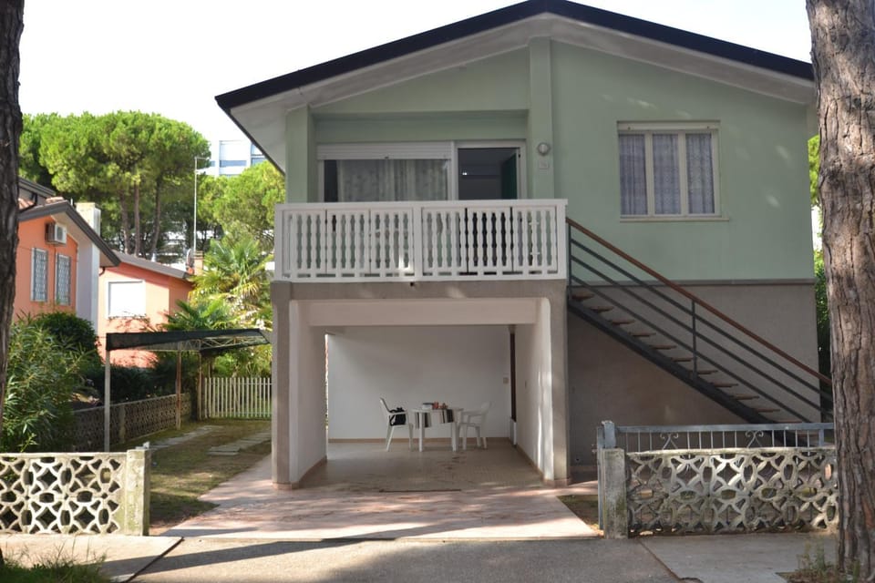 Property building, Neighbourhood, Garden view, Parking