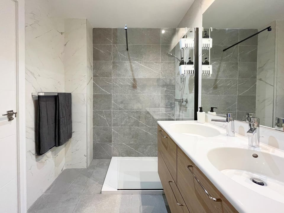 Shower, Bathroom, towels