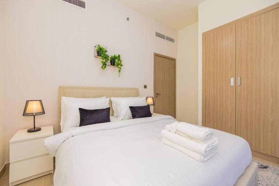 Urban Charm: Luxe 1BR Haven Near Downtown Dubai Apartment in Dubai