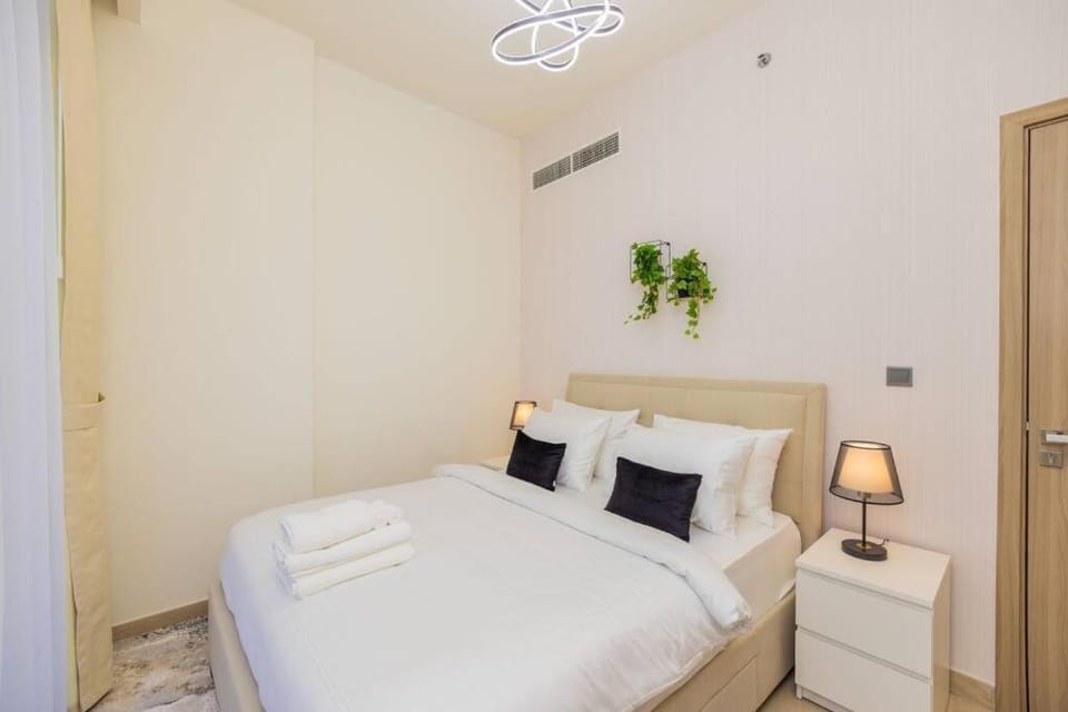 Urban Charm: Luxe 1BR Haven Near Downtown Dubai Apartment in Dubai