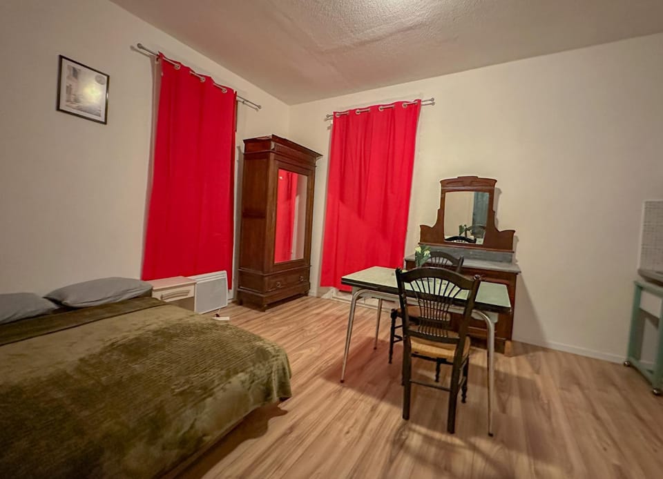 Bed, Photo of the whole room, Seating area, Bedroom, wardrobe